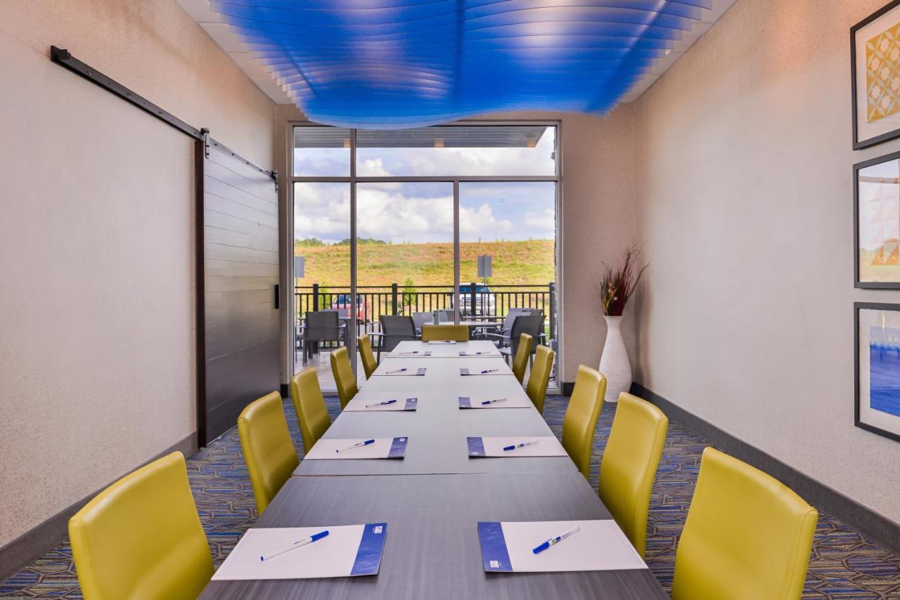 Holiday Inn Express & Suites Farmville By Ihg Exterior foto